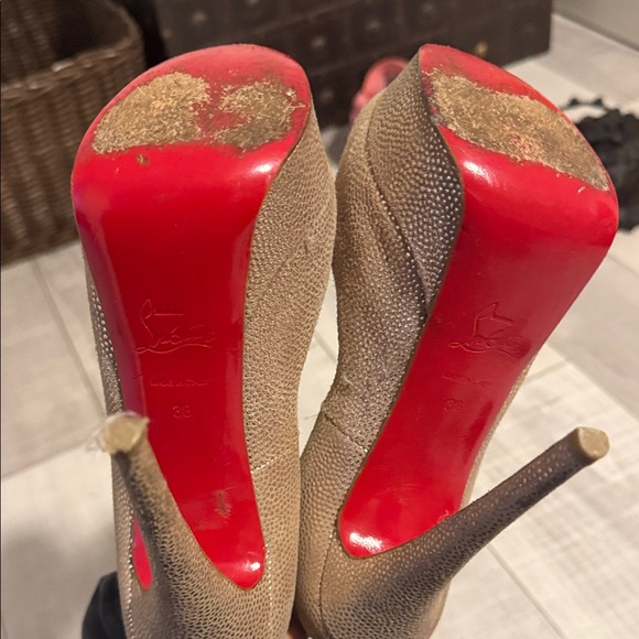 Christian Louboutin Textured Beige Peep Toe Heels - Picture 3 of 3